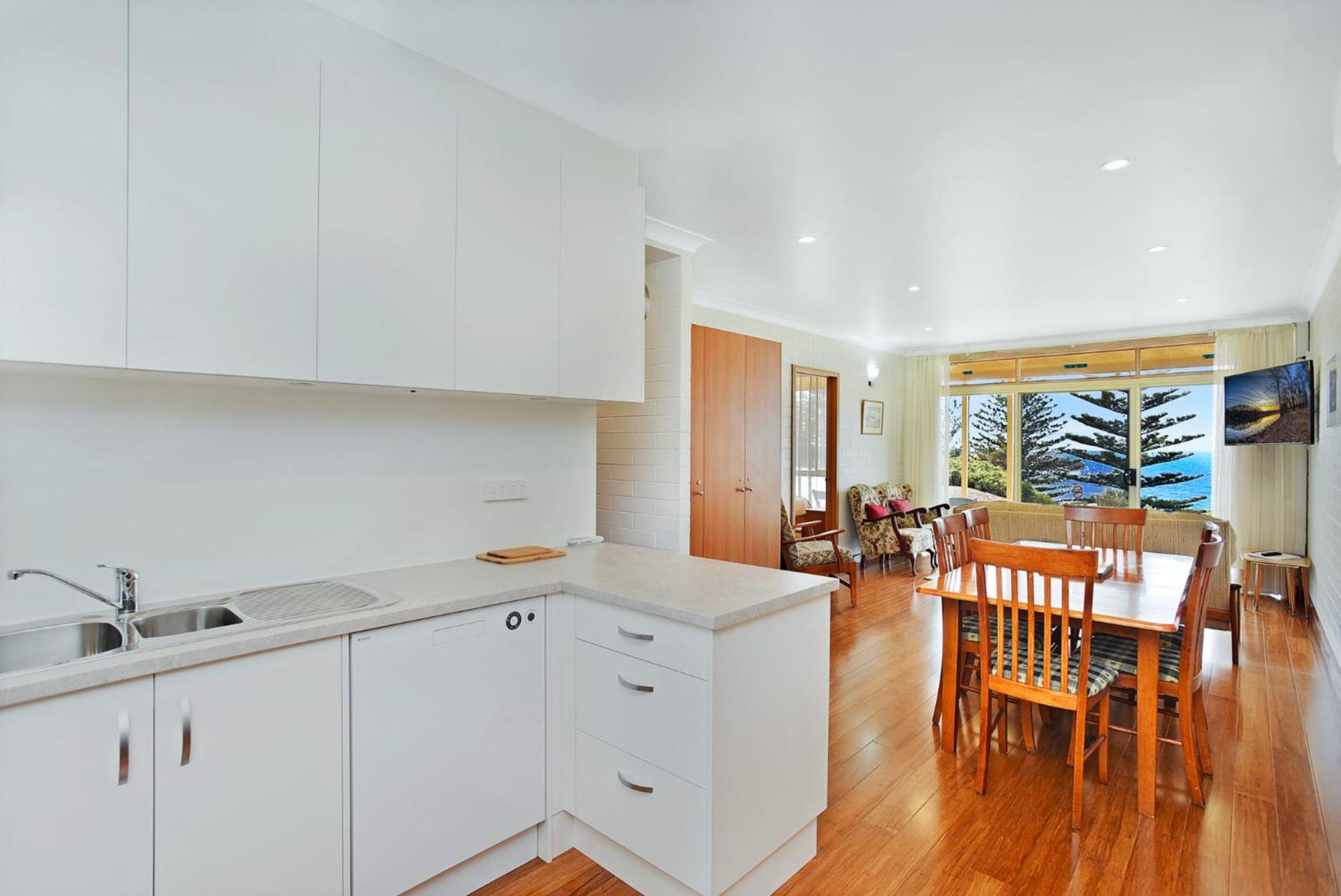Dolphins Beachfront Apartment No 4 Порт-Эллиот Экстерьер фото