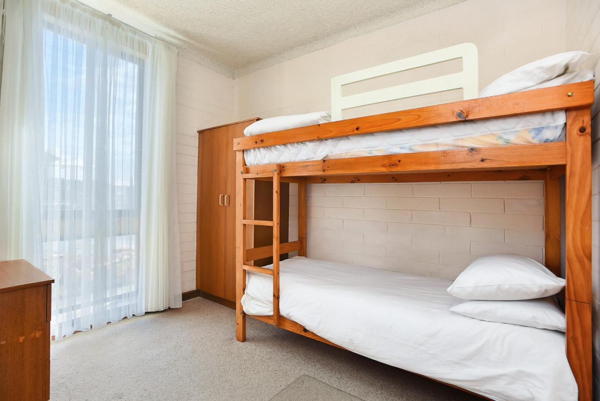Dolphins Beachfront Apartment No 4 Порт-Эллиот Экстерьер фото