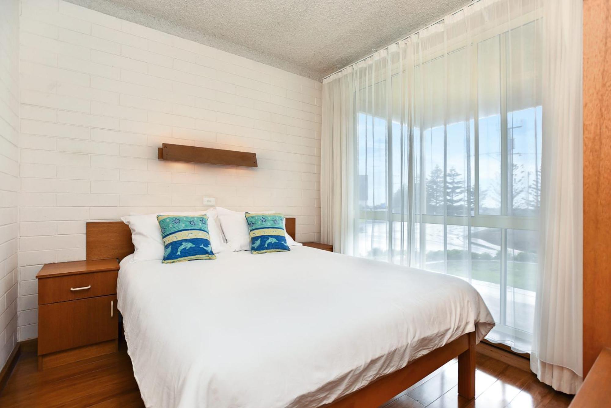 Dolphins Beachfront Apartment No 4 Порт-Эллиот Экстерьер фото