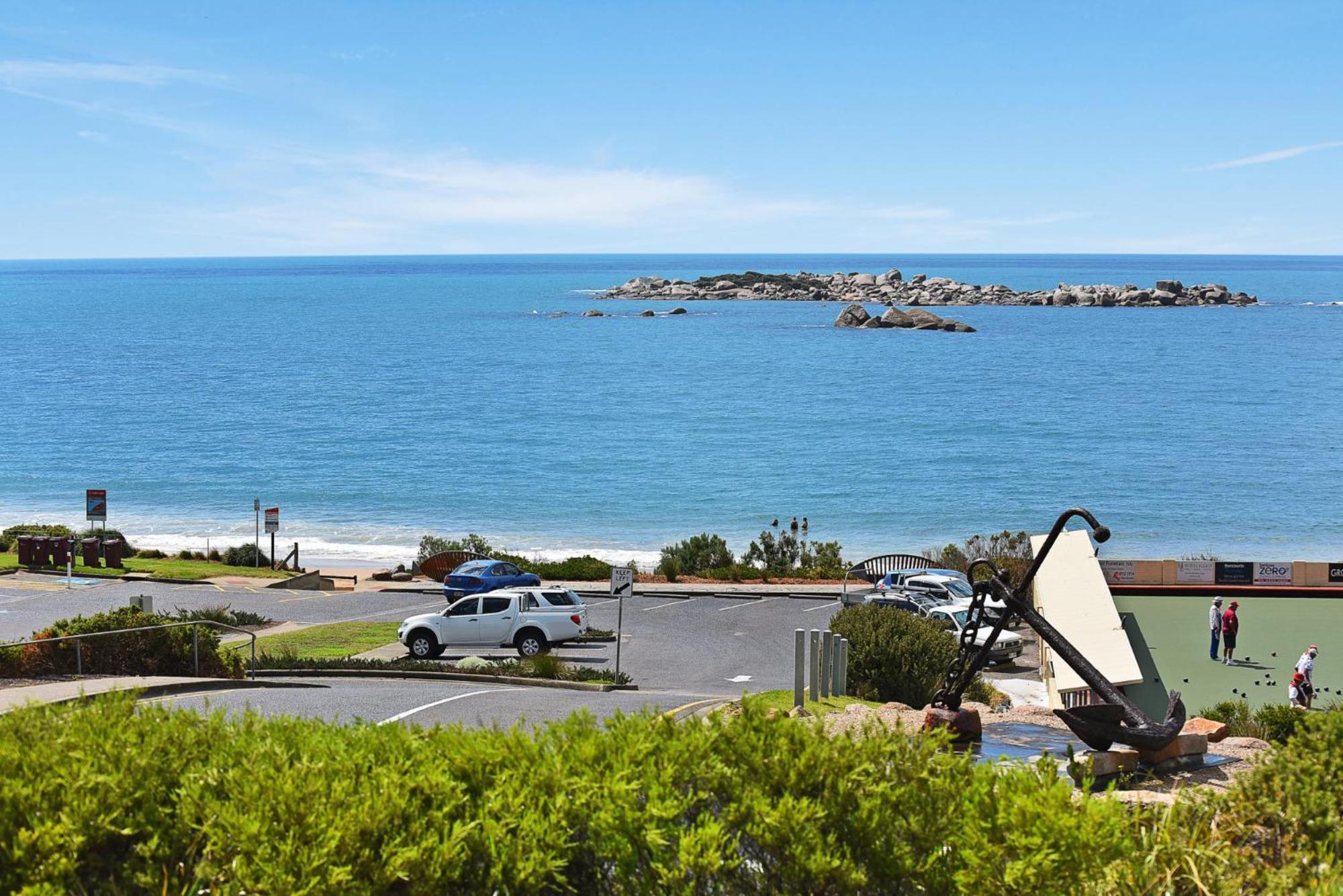 Dolphins Beachfront Apartment No 4 Порт-Эллиот Экстерьер фото